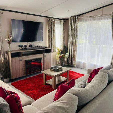 Happy Days Lodge With Hot Tub York Eksteriør billede