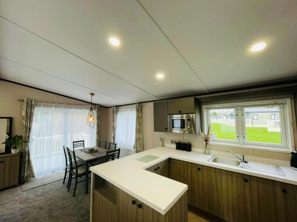 Happy Days Lodge With Hot Tub York Eksteriør billede