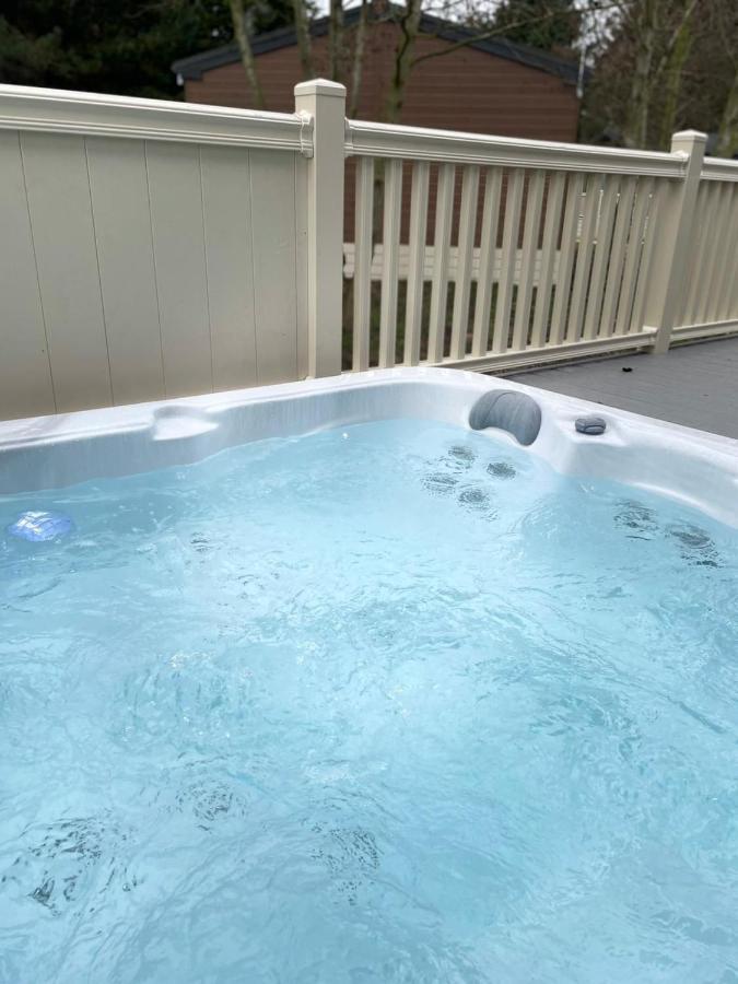 Happy Days Lodge With Hot Tub York Eksteriør billede