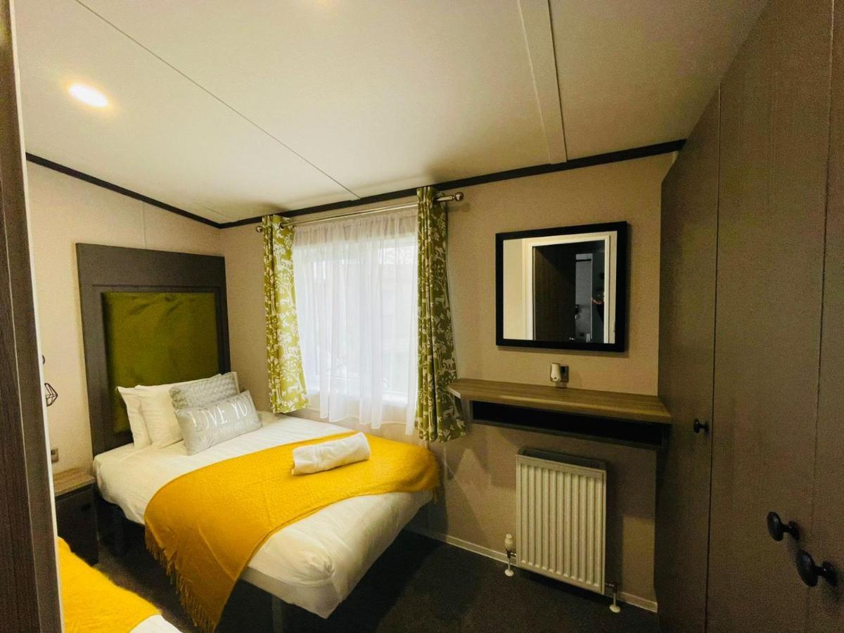 Happy Days Lodge With Hot Tub York Eksteriør billede